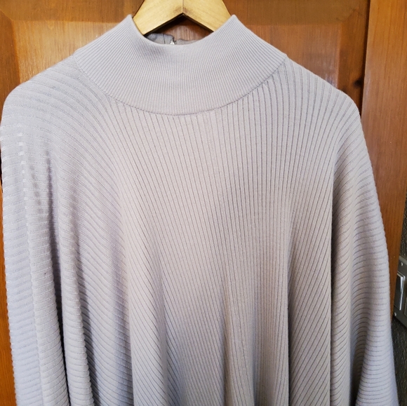 Lululemon On the Go Poncho EUC - Picture 2 of 13